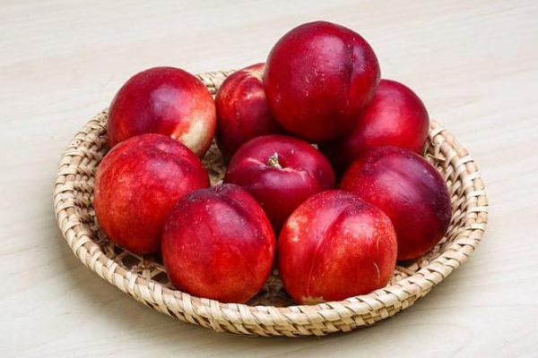 油桃含糖量高吗 糖尿病人可以吃油桃吗