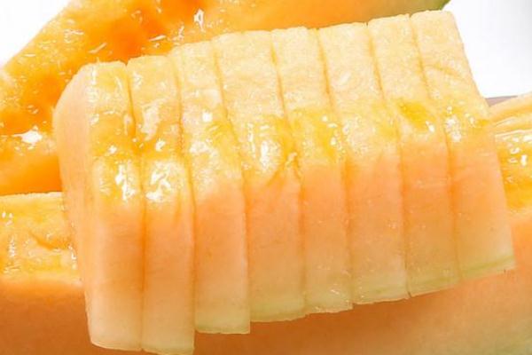 哈密瓜的籽能吃吗 哈密瓜的籽吃了舌头麻