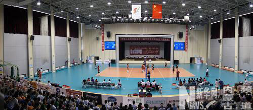 内蒙古中学与香港中学生在比赛中